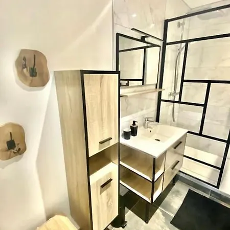 *superbe Moderne* Λούρδη